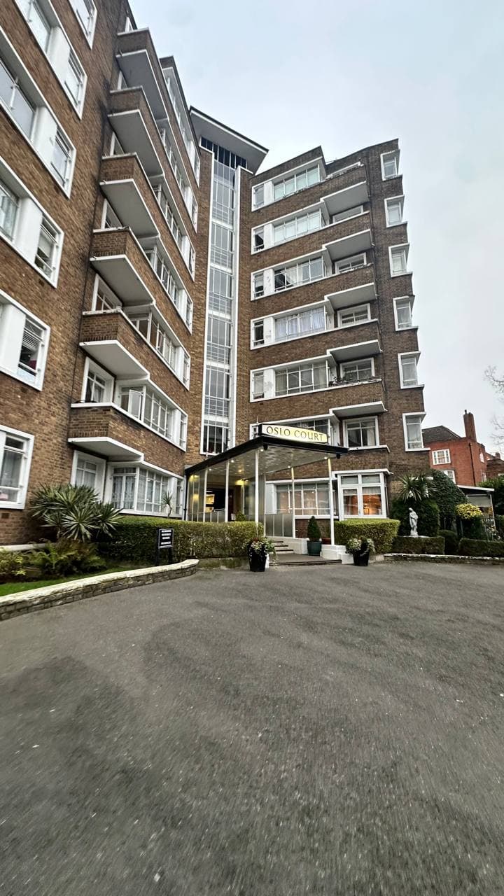 Oslo Court entrance canopy and driveway in St John's Wood